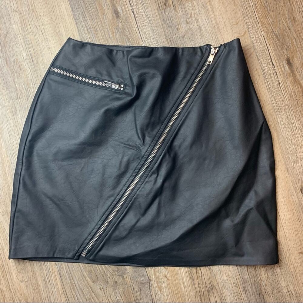 Kendall + Kylie Black Leather Zip Skirt